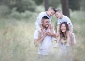 photographe famille extérieur champs à Aix en Provence